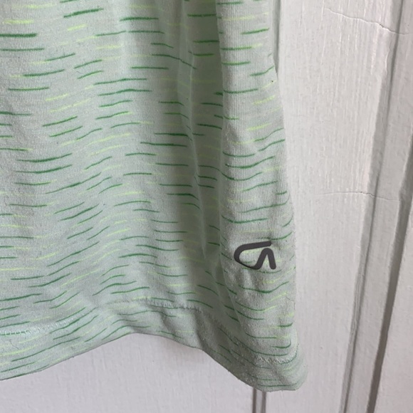 GapFit Breathe Racerback Tank - Picture 4 of 5